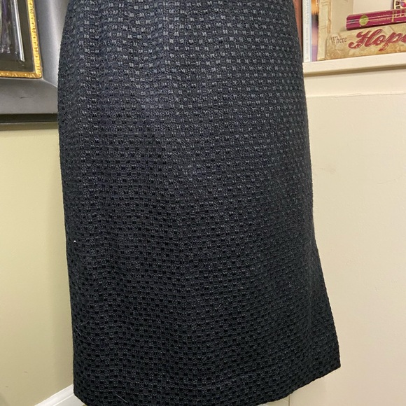 Jones New York suit size 10. Pristine. With velvet trim and delicate ruffle. - Picture 7 of 16